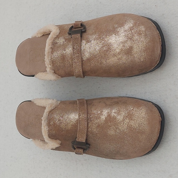 ITALIAN COMFORT CLOGS Cozy Women's Tan Clogs NWOT - Picture 2 of 13